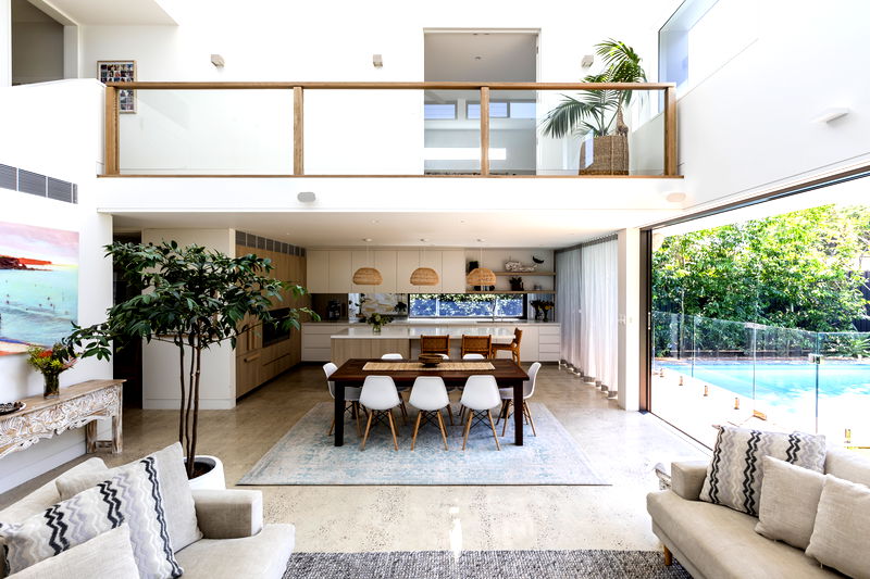 Clovelly Pool Escape (Walk to the beach)