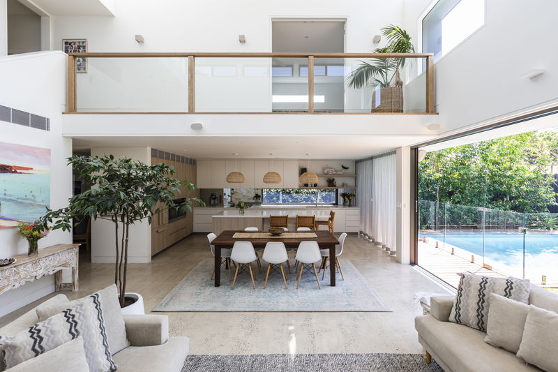 Clovelly Pool Escape (Walk to the beach)