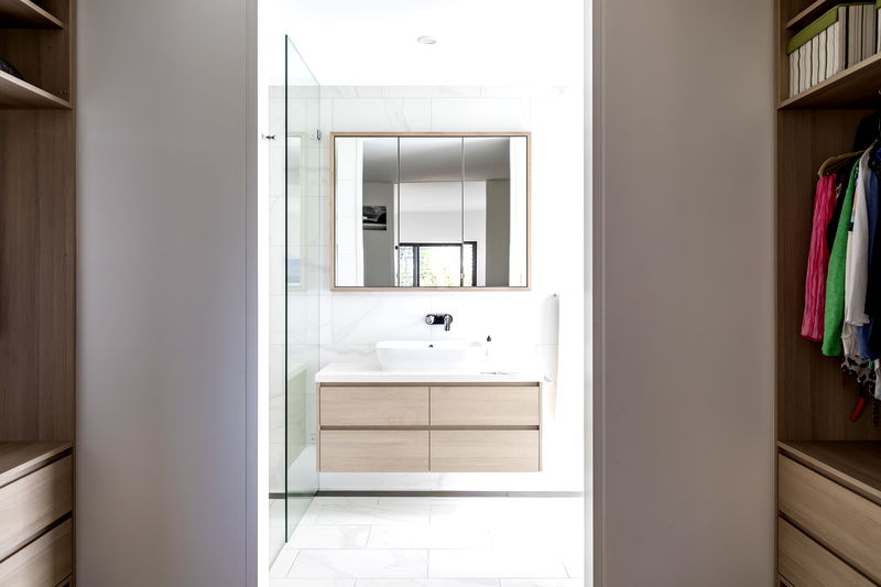 Clovelly Pool Escape (Walk to the beach)