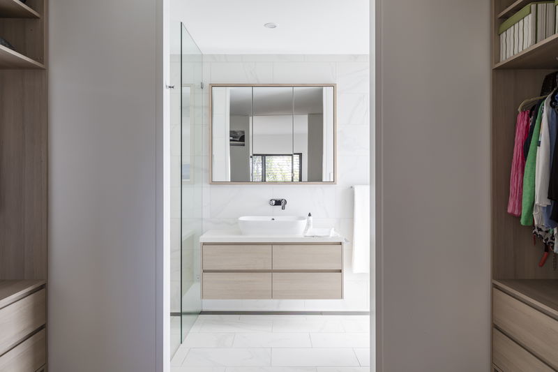 Clovelly Pool Escape (Walk to the beach)