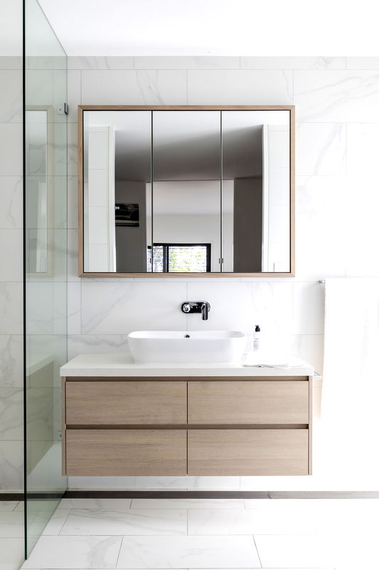 Clovelly Pool Escape (Walk to the beach)