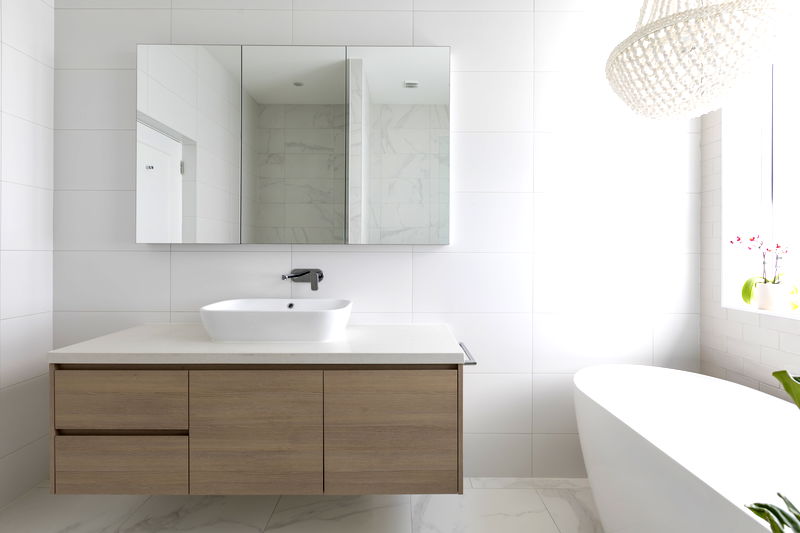 Clovelly Pool Escape (Walk to the beach)