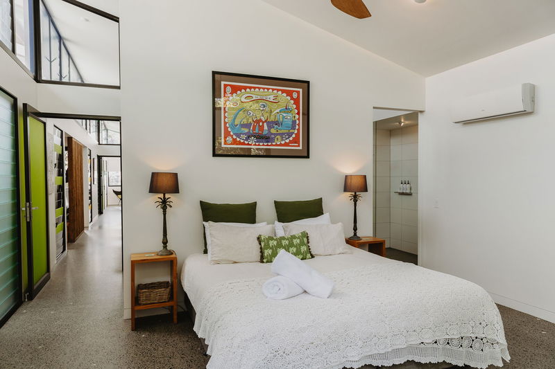 42 Byron (Central Byron, Walk to Beach)