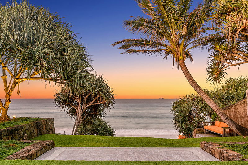 Pacific House Byron Bay ('Rare' Absolute Beachfront Byron Bay)