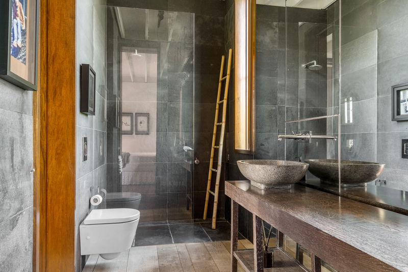 Pacific House Byron Bay ('Rare' Absolute Beachfront Byron Bay)