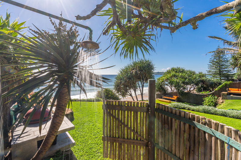 Pacific House Byron Bay ('Rare' Absolute Beachfront Byron Bay)