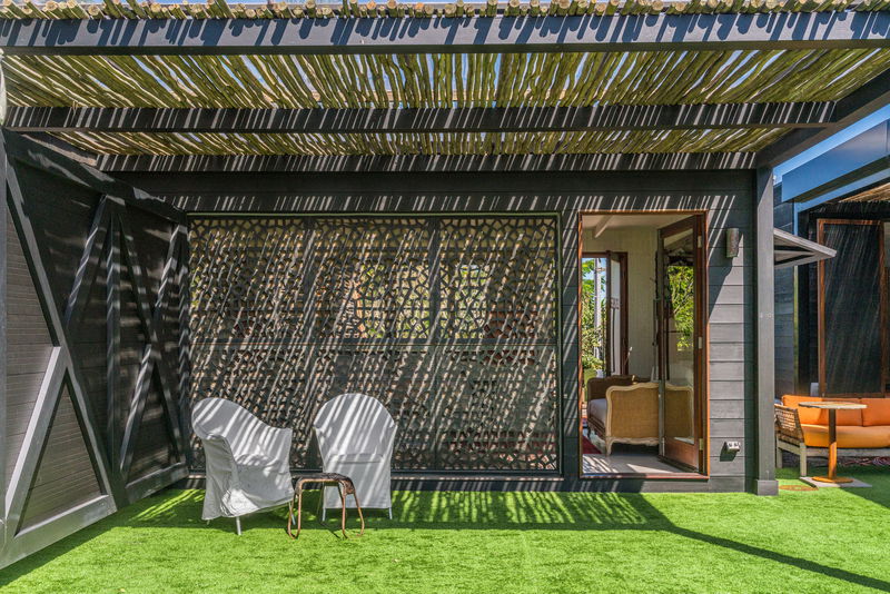 Pacific House Byron Bay ('Rare' Absolute Beachfront Byron Bay)