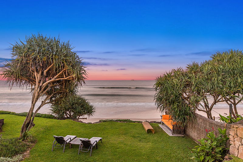 Pacific House Byron Bay ('Rare' Absolute Beachfront Byron Bay)