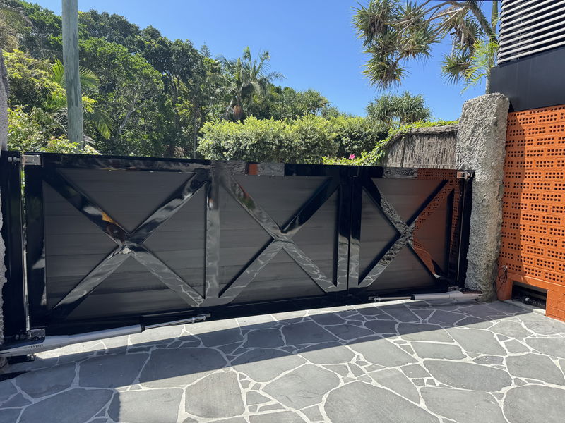 Pacific House Byron Bay ('Rare' Absolute Beachfront Byron Bay)