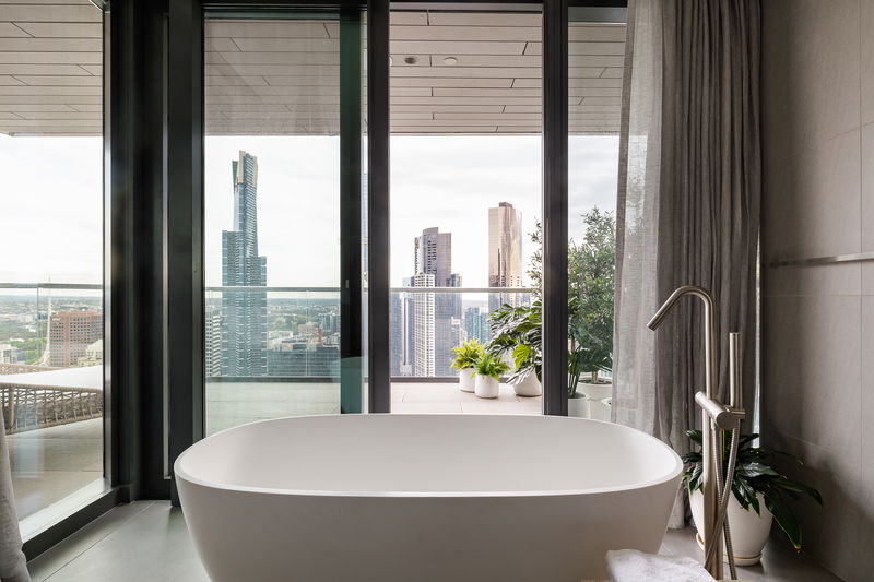 Collins Arch Penthouse (with car parking)