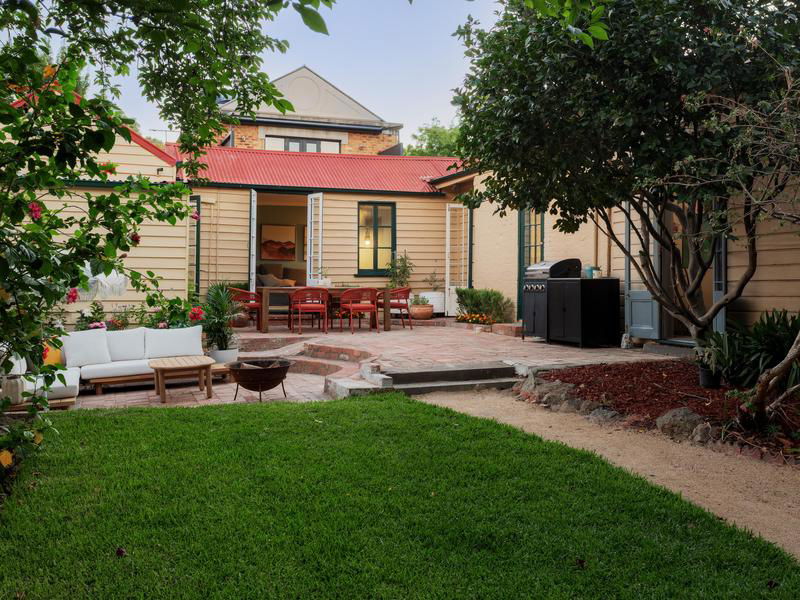 The Secret Garden (Pet Friendly)