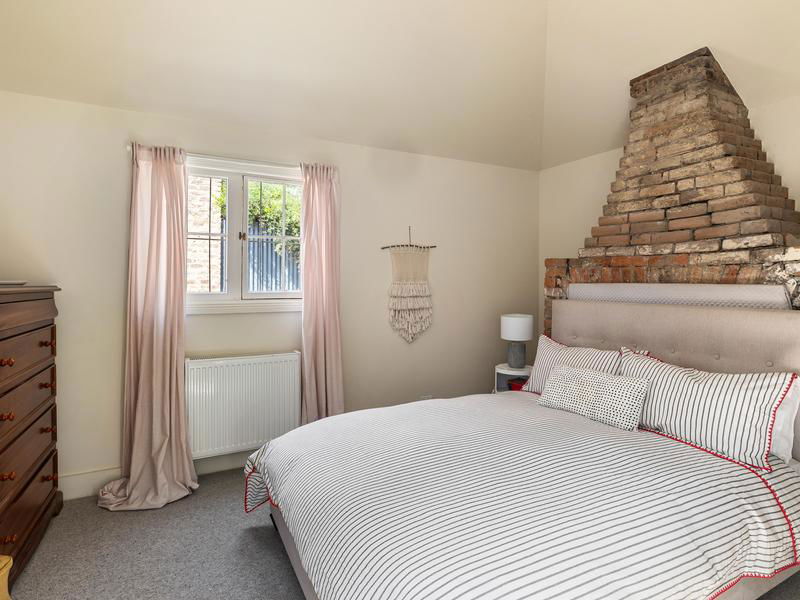 The Secret Garden (Pet Friendly)