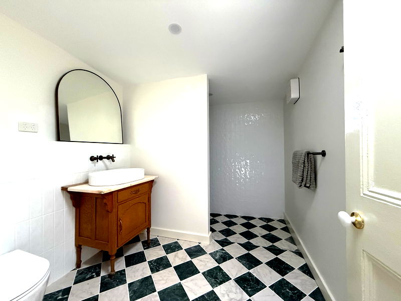 The Secret Garden (Pet Friendly)