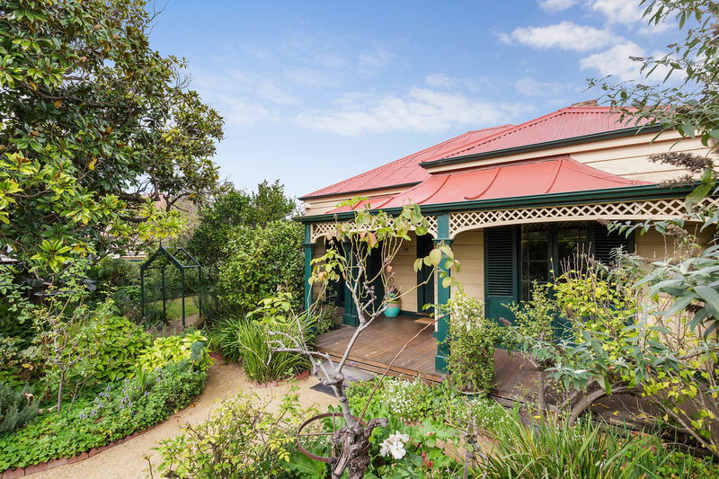 The Secret Garden (Pet Friendly)