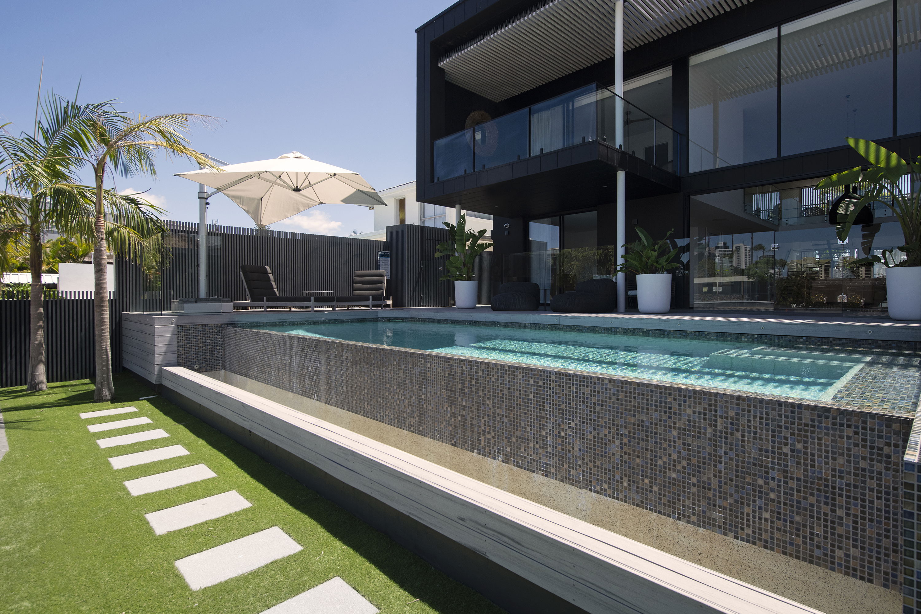 Paradise Isle - Heated Pool/WOW Factor Home