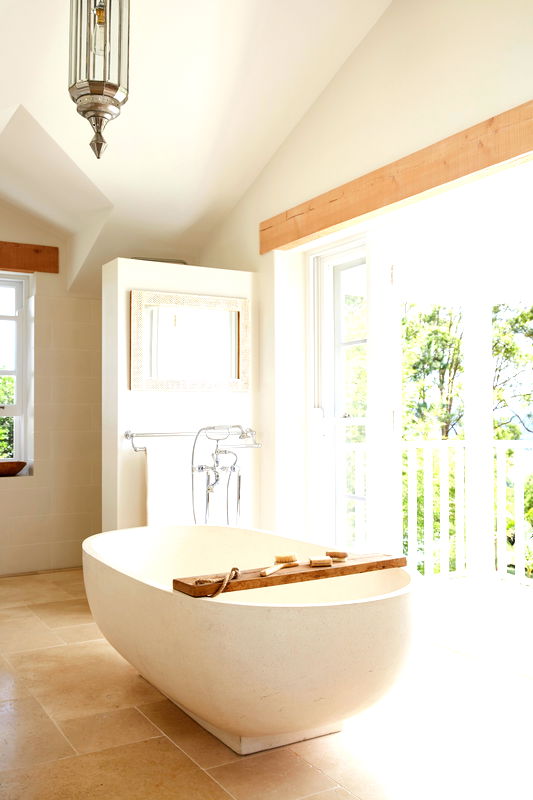 Picadilly House - European inspired Byron manor (With Car Parking)