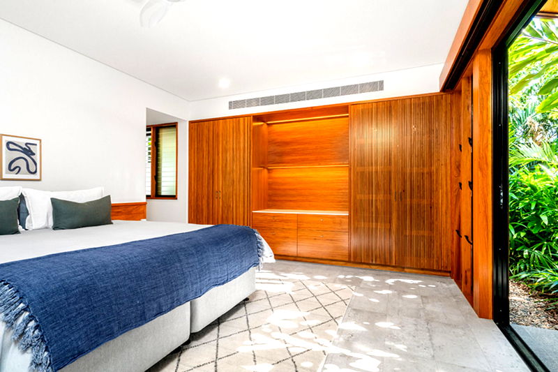 Azure (Walk to Beach)