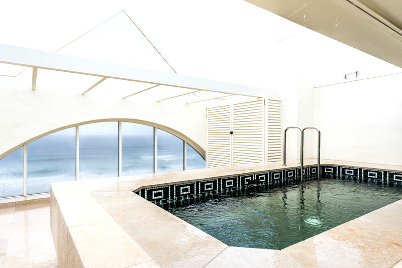 Mermaid Beach Villa (With Ocean Views)