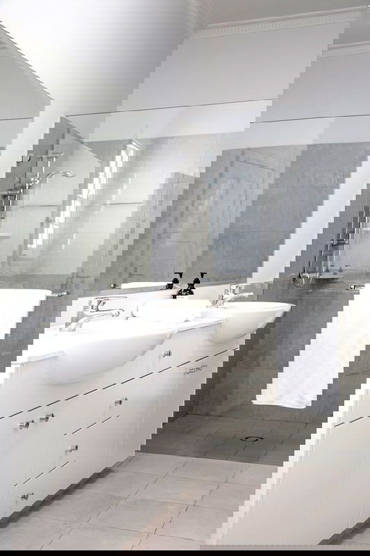 Kambala (Heated pool with view)