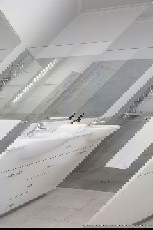 Kambala (Heated pool with view)