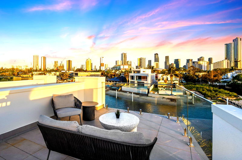 Wanderlust (heated pool)