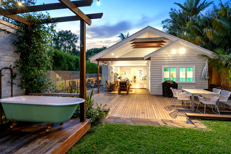 Costa Rica in Byron (Walk to the beach)