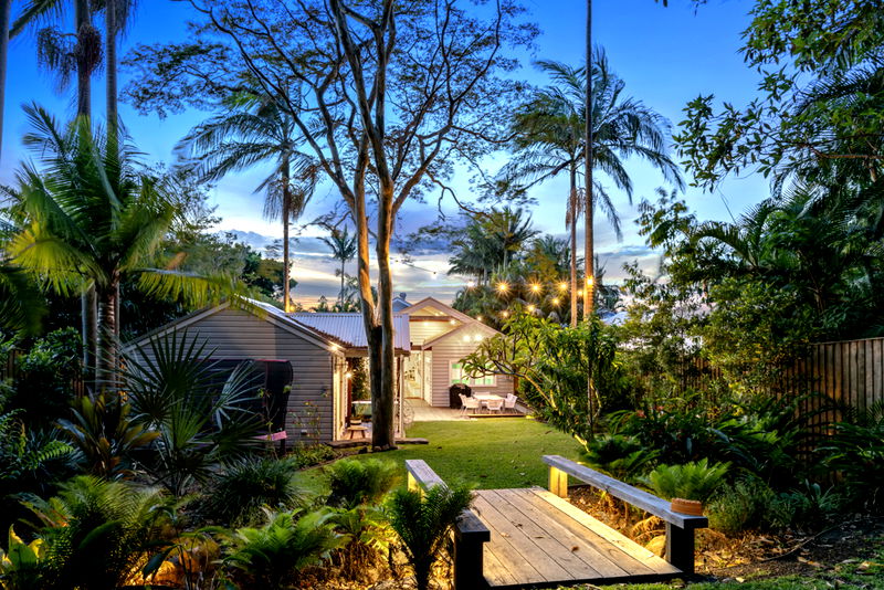 Costa Rica in Byron (Walk to the beach)