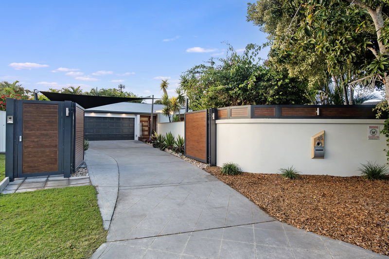 Mermaid Retreat (Heated Pool )