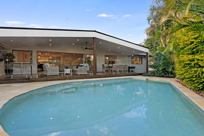 Mermaid Retreat (Heated Pool )