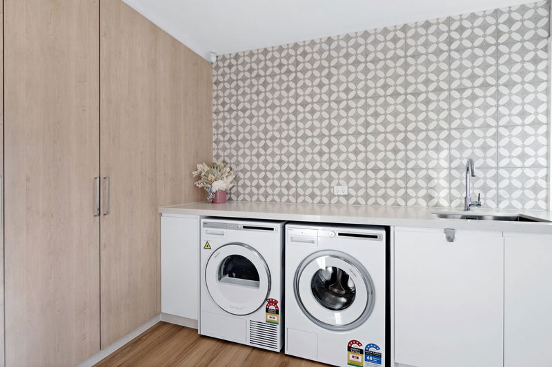 Mermaid Retreat (Heated Pool )