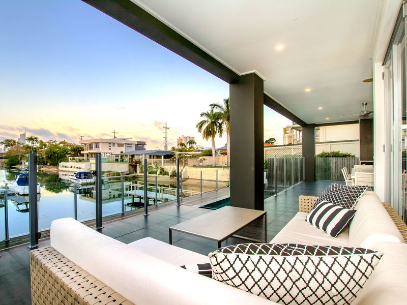 The Grand (Heated Pool)