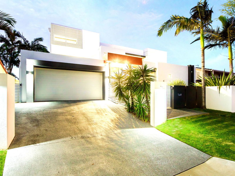 The Grand (Heated Pool)