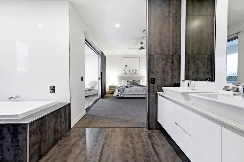 The Grand (Heated Pool)