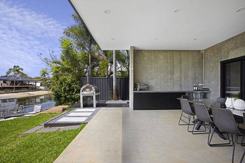 Urban Hideaway "Stay 5 Pay4"