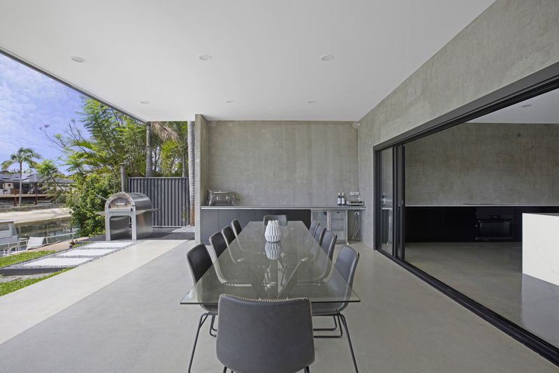 Urban Hideaway "Stay 5 Pay4"