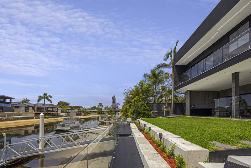 Urban Hideaway "Stay 5 Pay4"