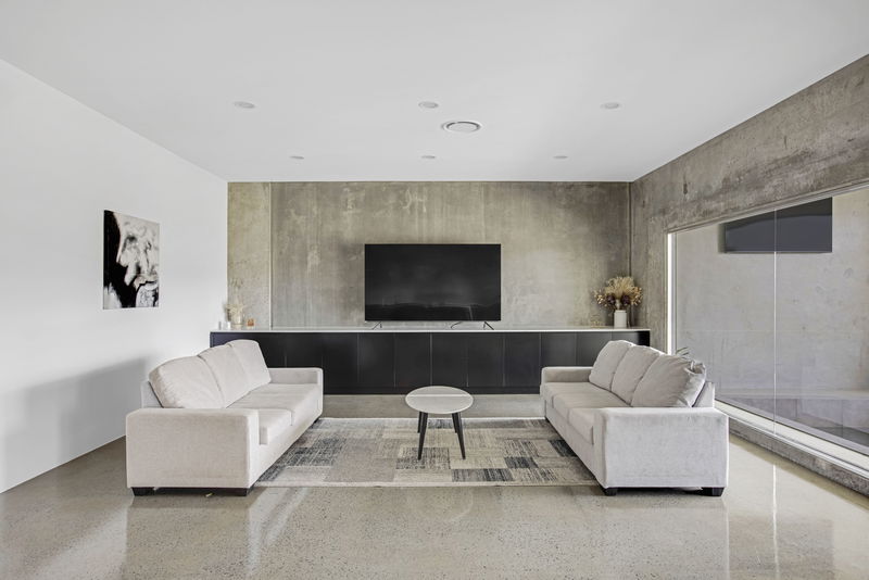 Urban Hideaway "Stay 5 Pay4"