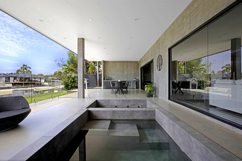 Urban Hideaway "Stay 5 Pay4"