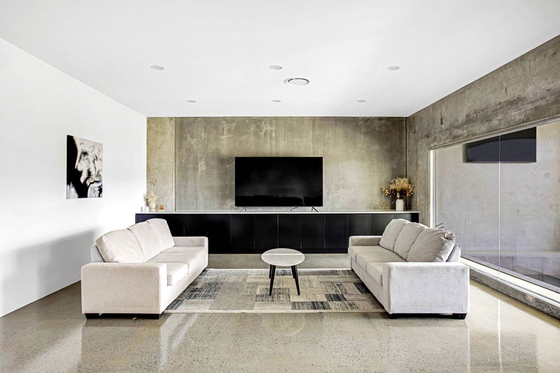 Urban Hideaway "Stay 5 Pay4"