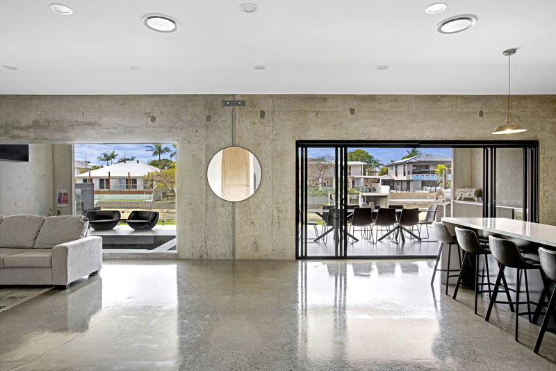 Urban Hideaway "Stay 5 Pay4"