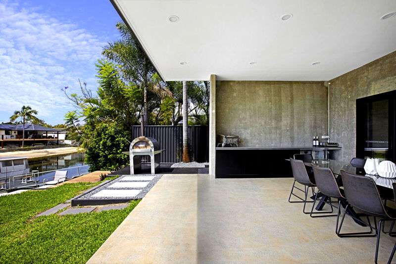 Urban Hideaway "Stay 5 Pay4"