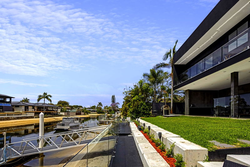 Urban Hideaway "Stay 5 Pay4"