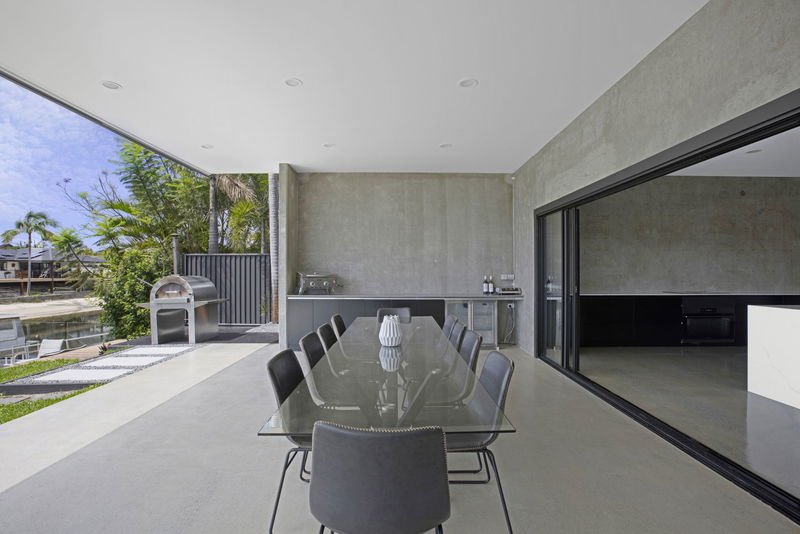 Urban Hideaway "Stay 5 Pay4"