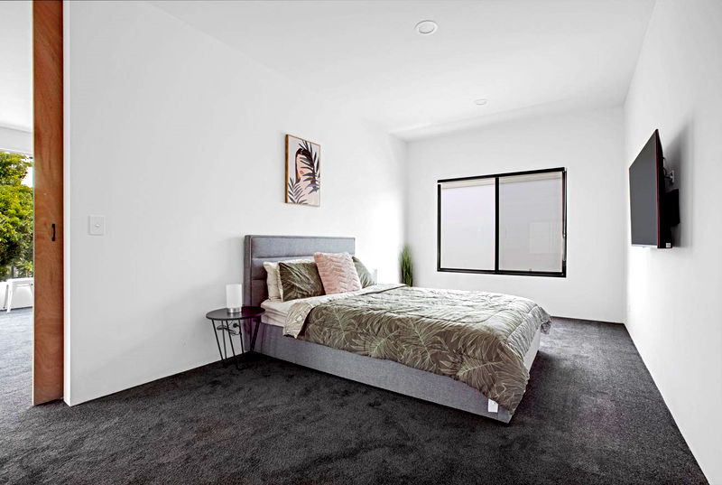 Urban Hideaway "Stay 5 Pay4"