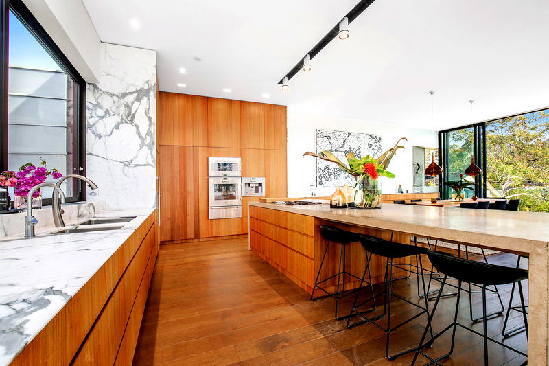 Balmoral Golden Mile Luxe (Heated Pool)