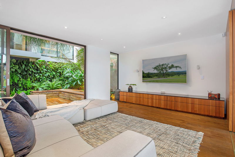 Balmoral Golden Mile Luxe (Heated Pool)