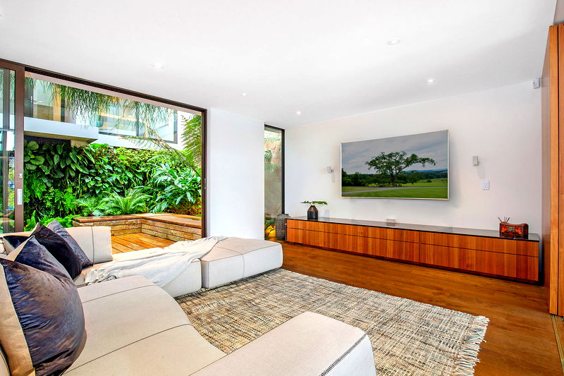 Balmoral Golden Mile Luxe (Heated Pool)