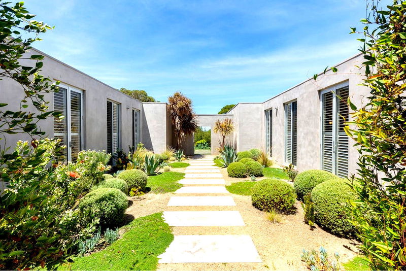 Victoria on Portsea (Solar Heated Pool)