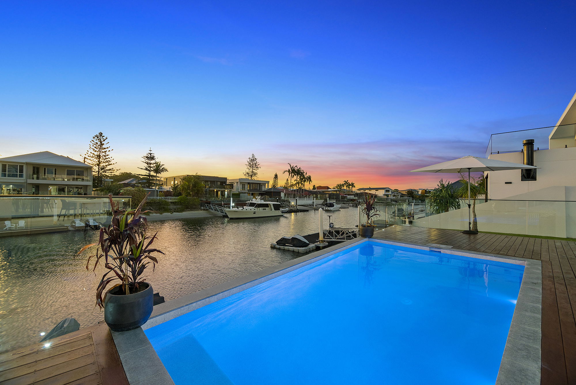 Luxico Contempo Cove (Walk to Beach)