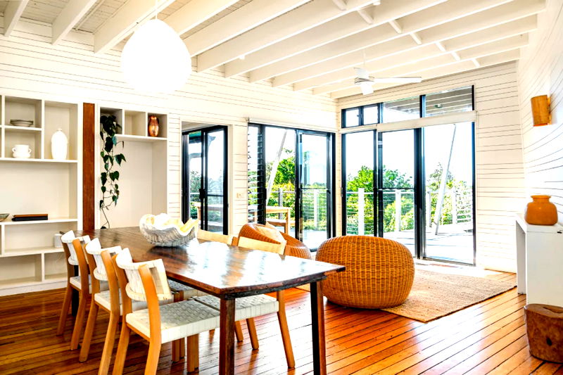 Seven Mile Beach House (With Car Parking)